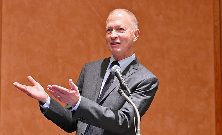 ピーター・リングストロム教授